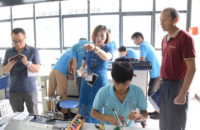 深化技術(shù)交流，共謀合作發(fā)展——東莞職業(yè)技術(shù)學(xué)院機(jī)電工程系領(lǐng)導(dǎo)來(lái)我院參觀交流