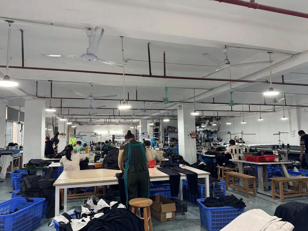 探尋工作一線 走進繁忙的服裝廠車間